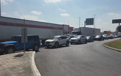 Falla en el sistema de aduanas provoca caos en la frontera; urgen empresarios plan de acción