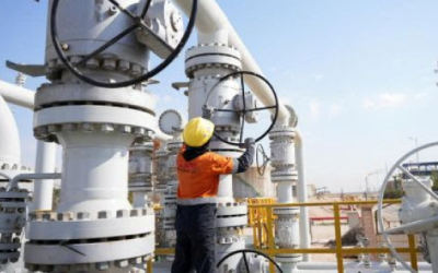 Precios del petróleo alcanzan 115 dólares