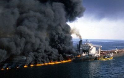 Irán destruye buques petroleros en el Estrecho de Ormuz