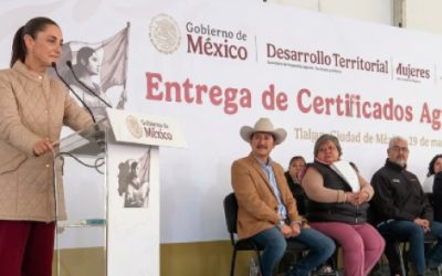 Sheinbaum entrega certificados agrarios a mujeres en CDMX